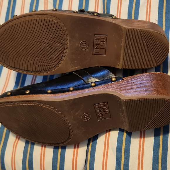 Clogs - Picture 3 of 3